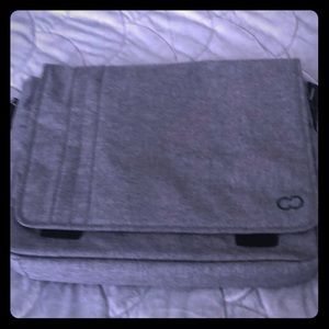 Messenger Back Gray